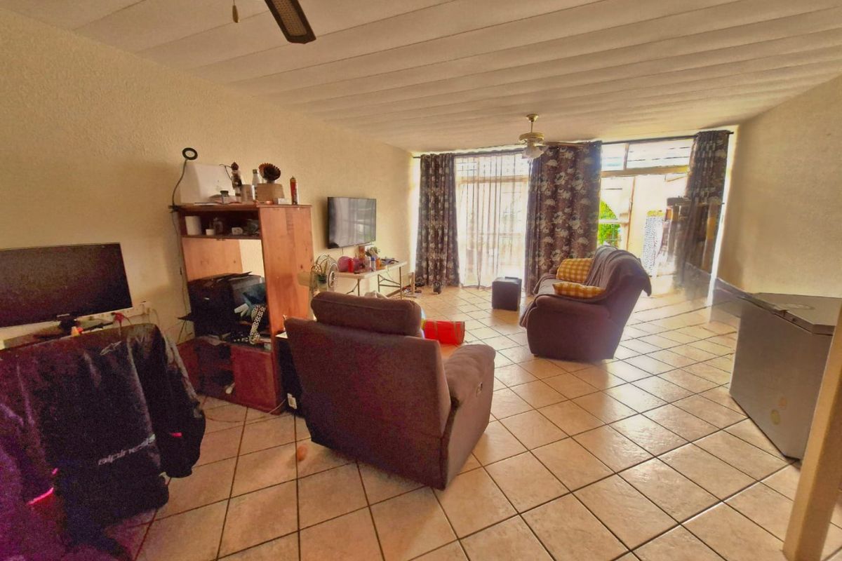 3 Bedroom Townhouse FOR SALE in Sinoville area - Photo 5