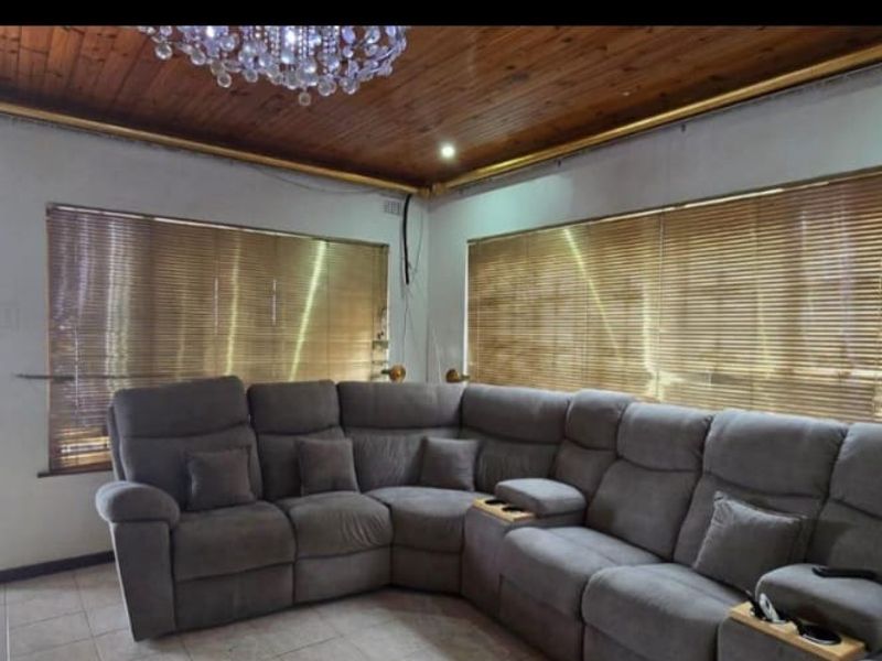 The Ultimate Family Residence - Photo 9