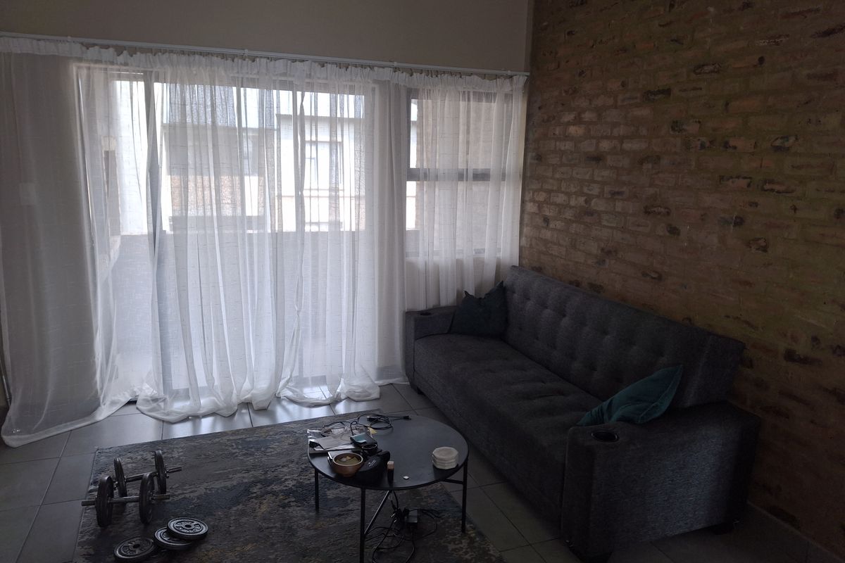 Modern 2-Bedroom Apartment for sale in Pomona - Photo 5