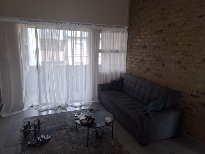 Modern 2-Bedroom Apartment for sale in Pomona - Photo 5