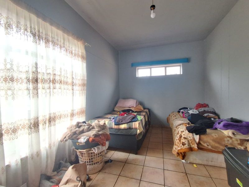 A well managed complex with spacious units, close to amenities with convenient transport system. - Photo 5