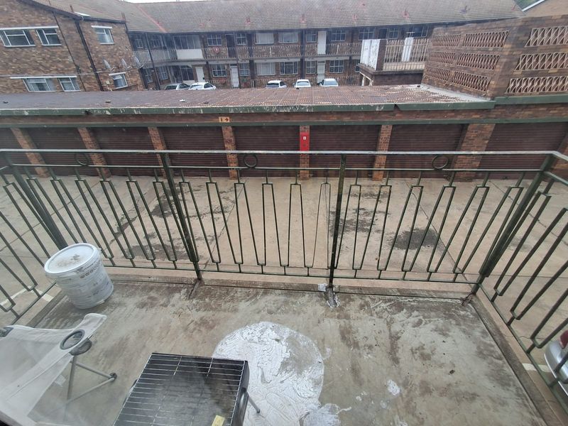 A well managed complex with spacious units, close to amenities with convenient transport system. - Photo 10