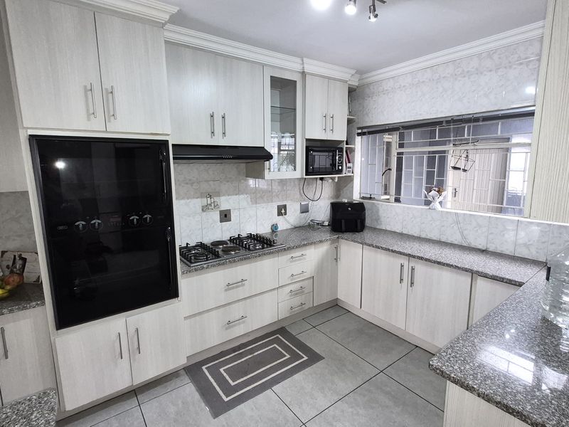 Family living in popular del Judor extension. - Photo 10