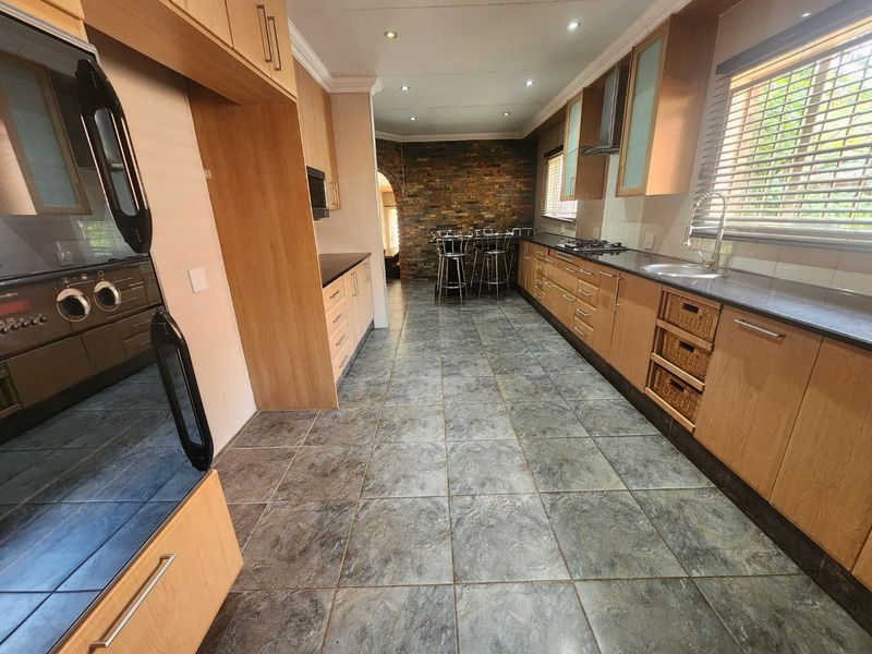 4 Bedroom Family home has it all! - Photo 3