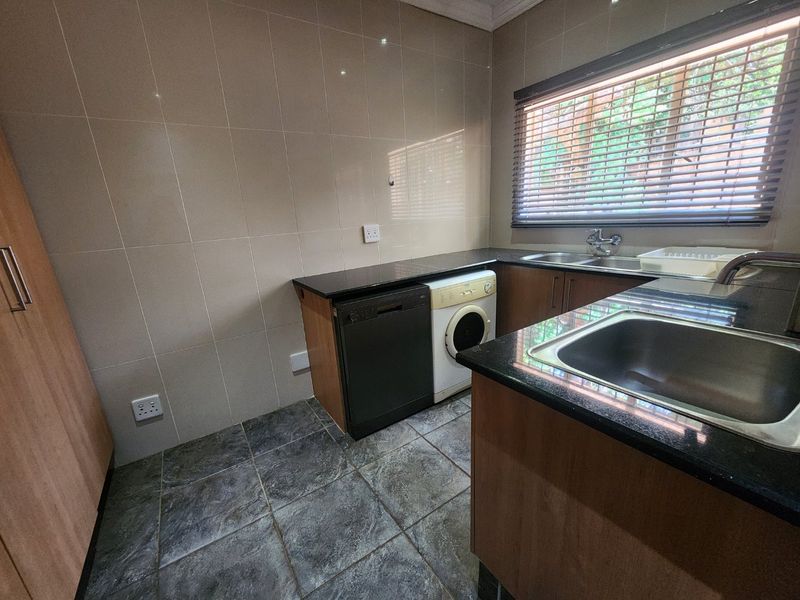 4 Bedroom Family home has it all! - Photo 6