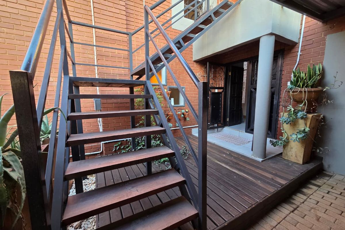 Stunning family home for sale in Montana Park! - Photo 3