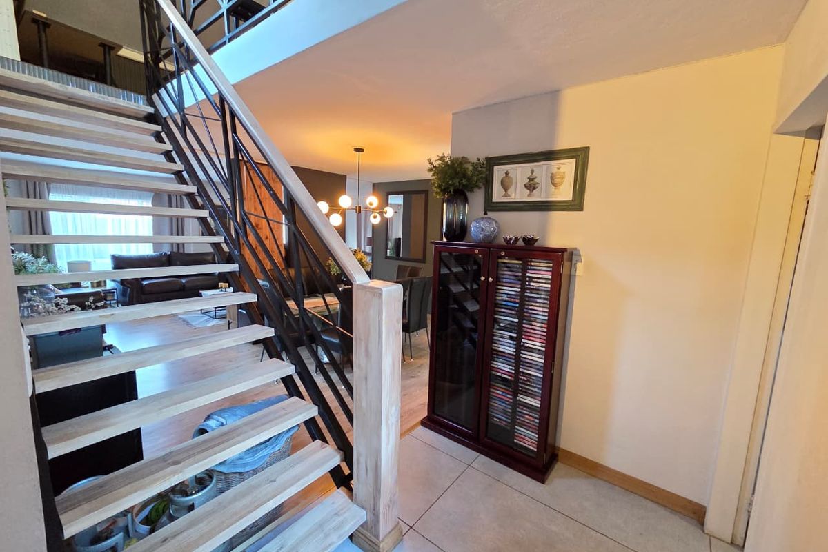 Stunning family home for sale in Montana Park! - Photo 5