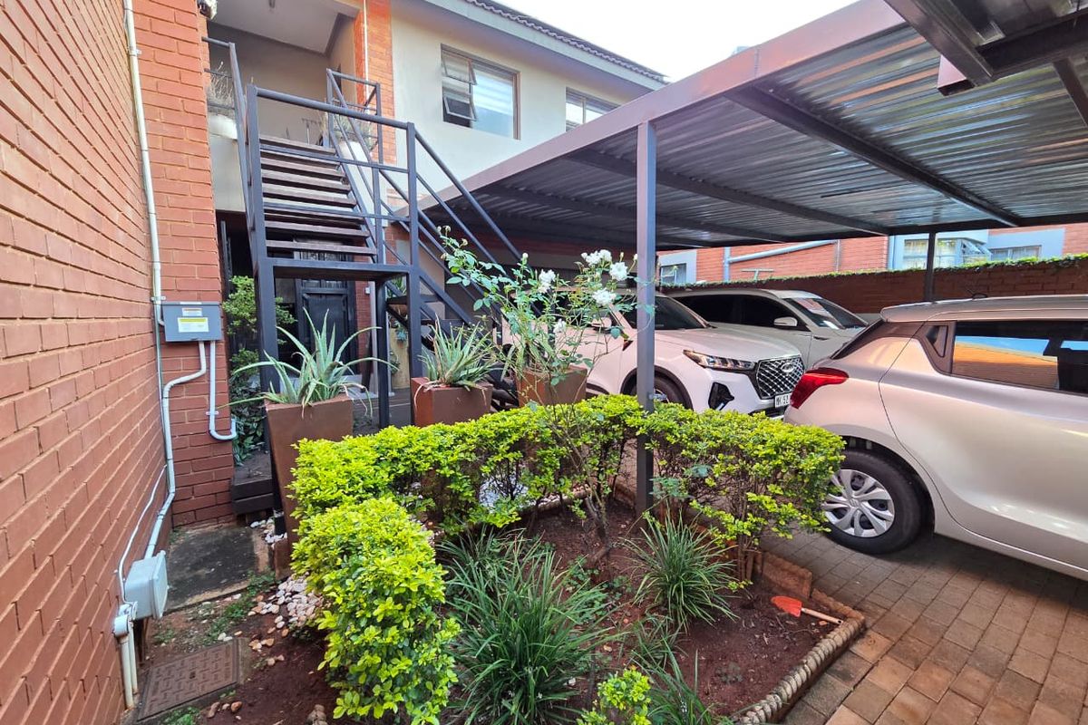 Stunning family home for sale in Montana Park! - Photo 2