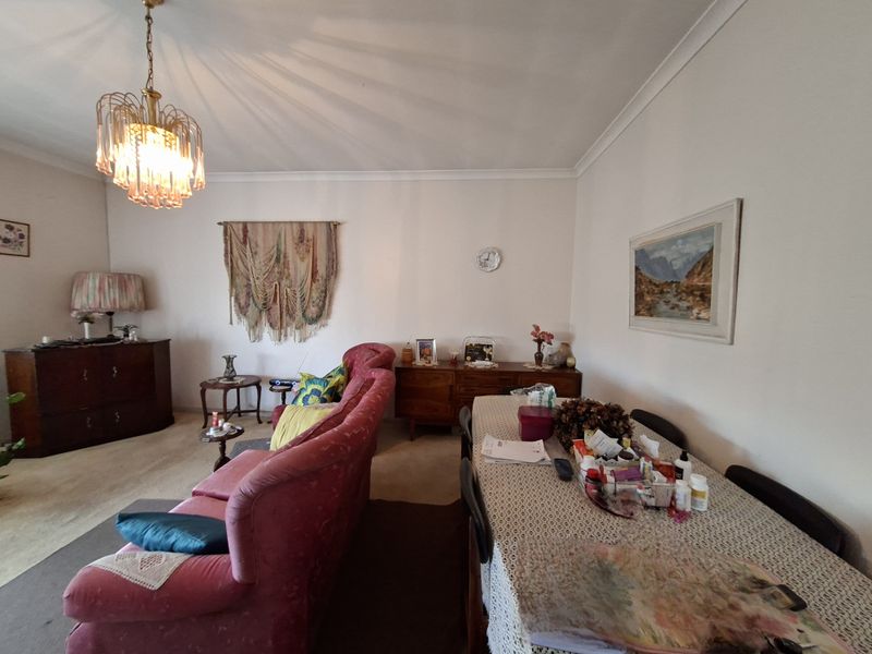 Spacious Apartment in the Heart of Town – Perfect Starter or Investment Opportunity! - Photo 9