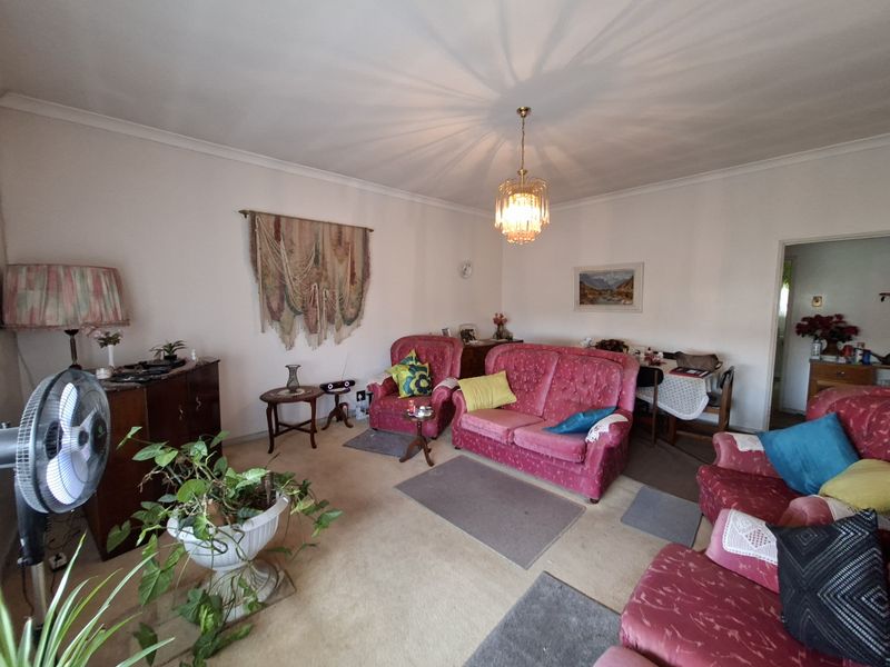 Spacious Apartment in the Heart of Town – Perfect Starter or Investment Opportunity! - Photo 10