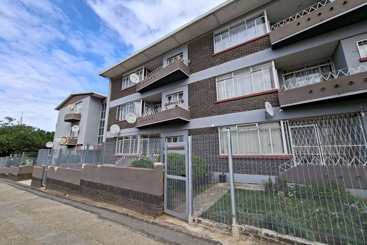 Spacious Apartment in the Heart of Town – Perfect Starter or Investment Opportunity! - Photo 3