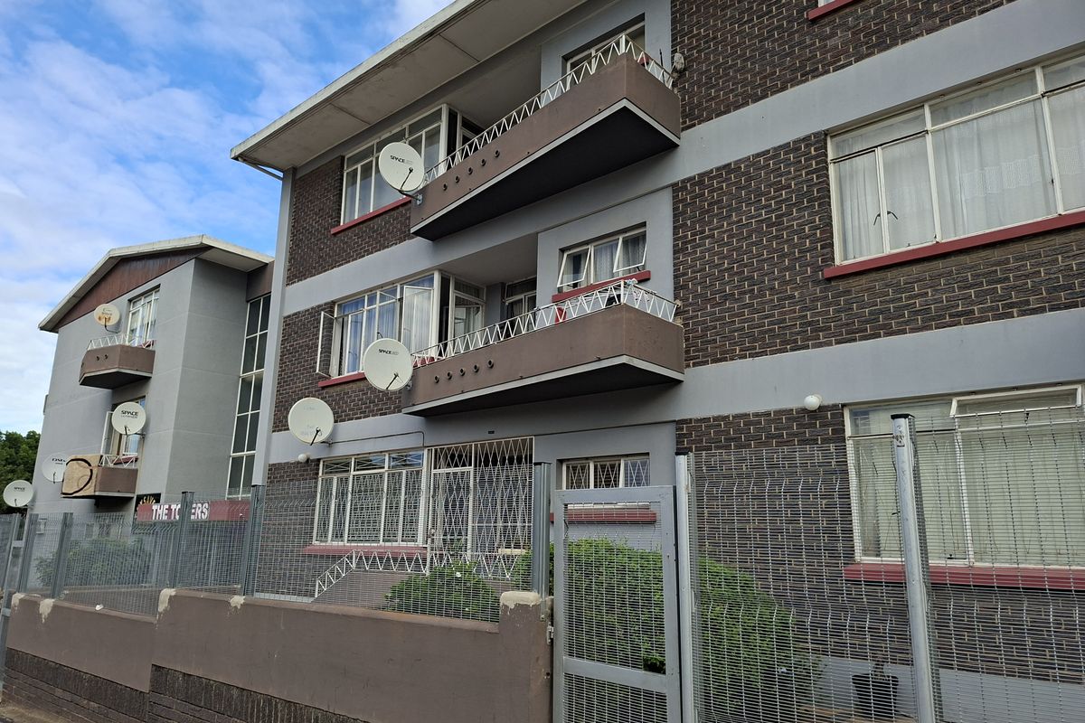 Spacious Apartment in the Heart of Town – Perfect Starter or Investment Opportunity! - Photo 2