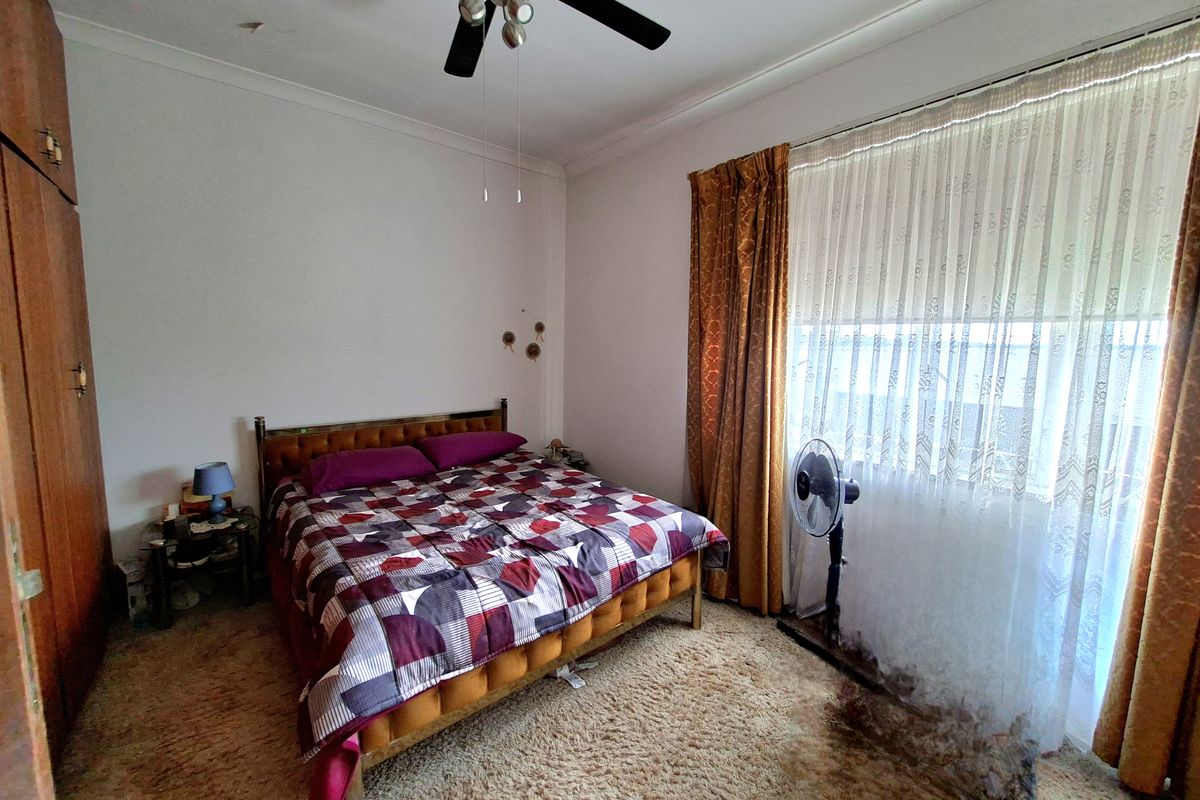 Spacious Apartment in the Heart of Town – Perfect Starter or Investment Opportunity! - Photo 5