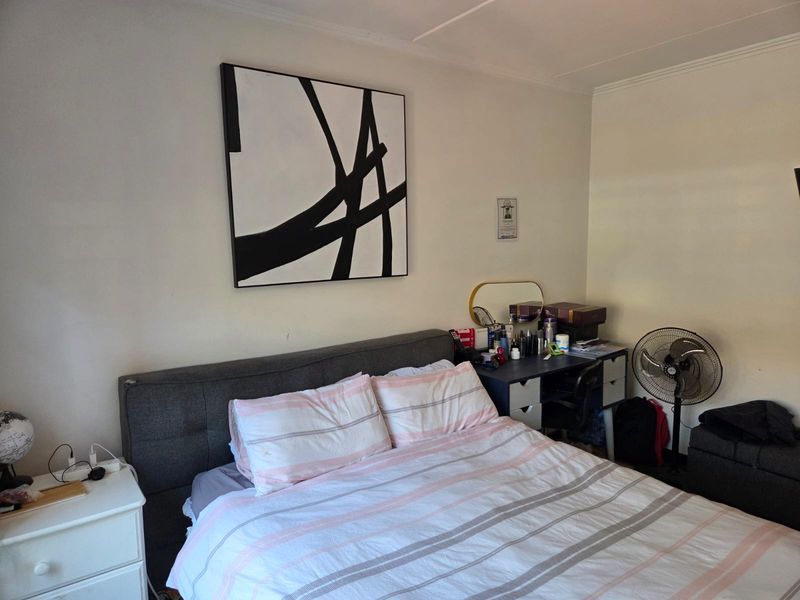 Spacious two bedroom, one bathroom, ground floor apartment. - Photo 7