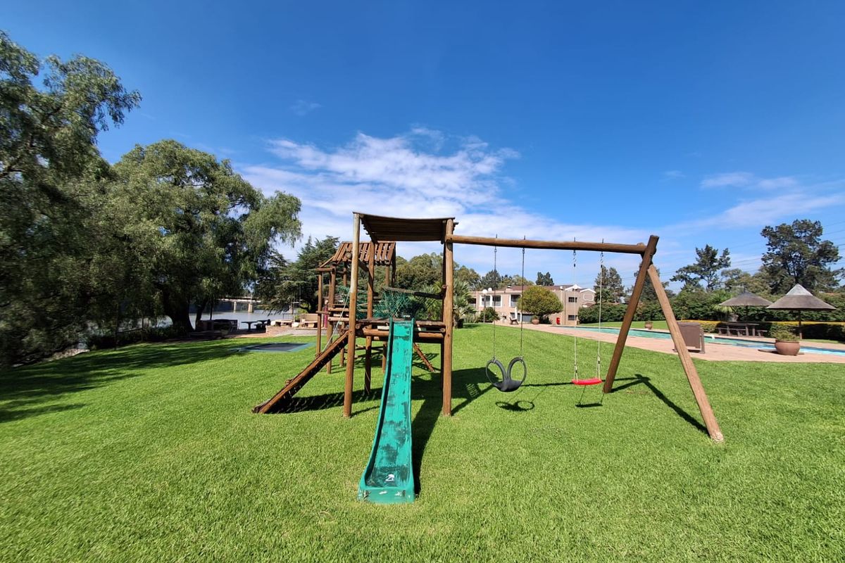 Lifestyle Living in Peacehaven – 2 Bedroom Apartment. - Photo 4