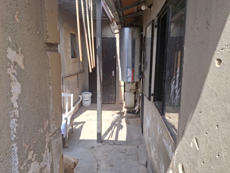 2-Bedroom Home with Investment Potential in Olievenhoutbosch Ext 26 - Photo 5