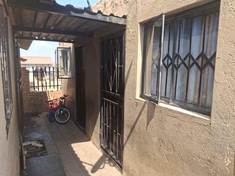 2-Bedroom Home with Investment Potential in Olievenhoutbosch Ext 26 - Photo 4