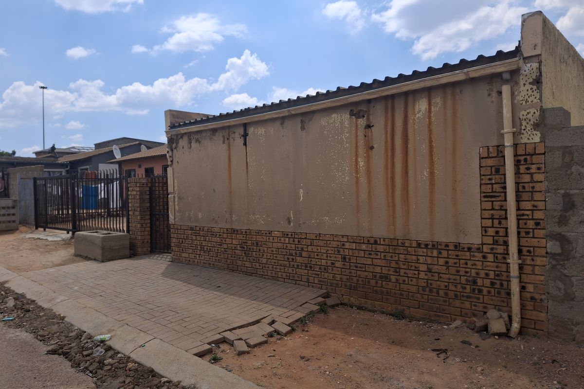 2-Bedroom Home with Investment Potential in Olievenhoutbosch Ext 26 - Photo 2