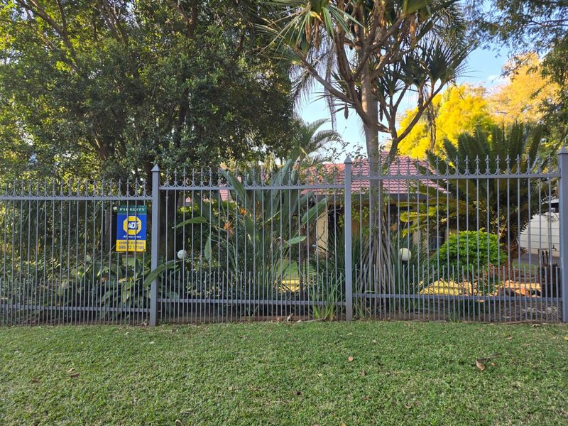 Family Home on Offer: 3 Bedrooms, 2 Bathrooms! - Photo 10