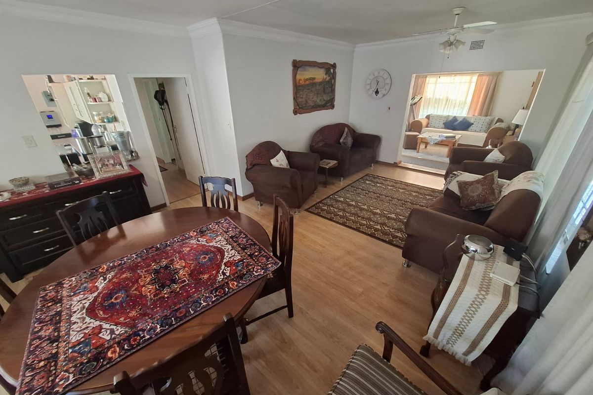 4 Bedroom House with Flatlet - Photo 2