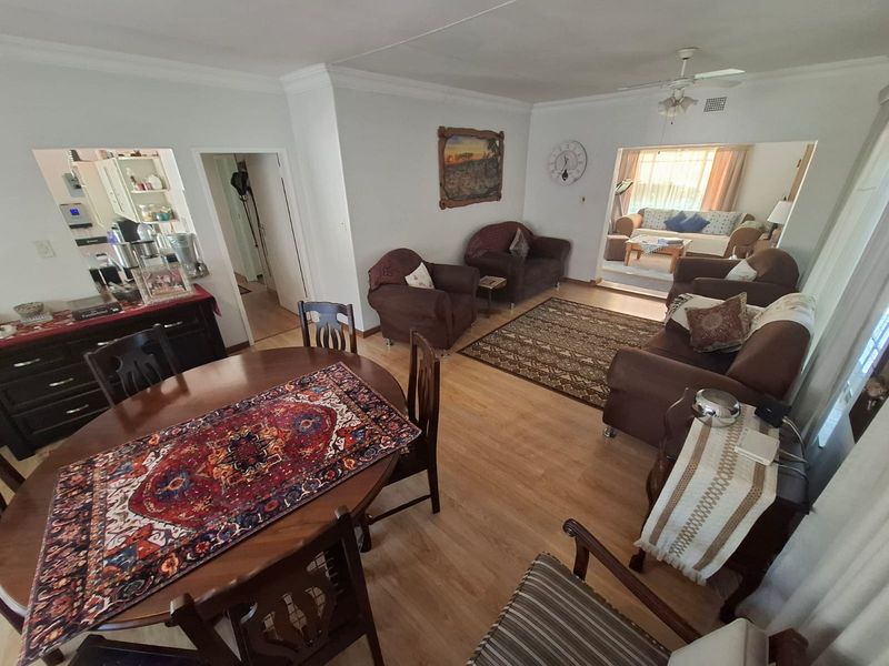 4 Bedroom House with Flatlet - Photo 2