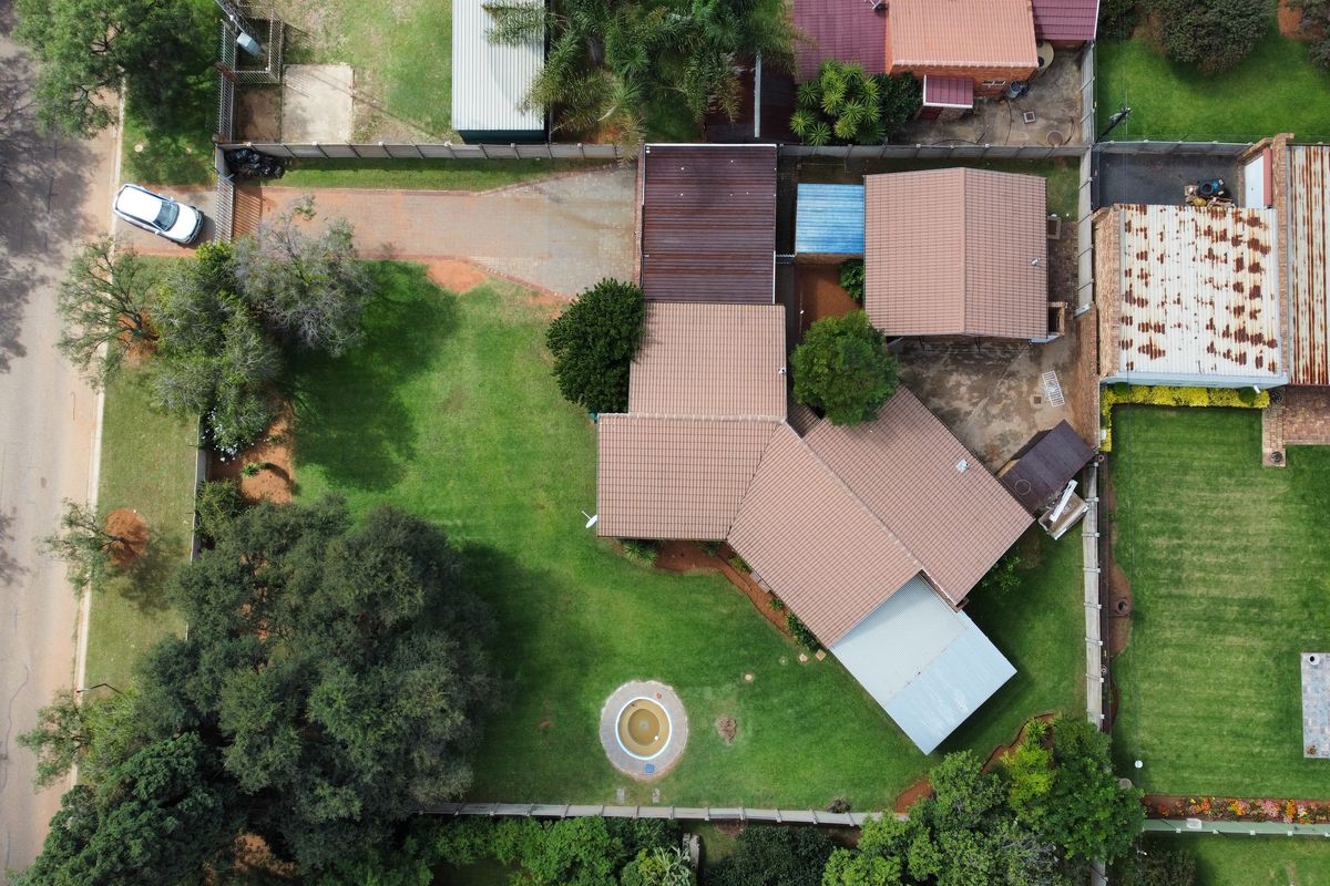 PREMIUM RESIDENTIAL OPPORTUNITY: DUAL-LIVING EXCELLENCE IN REYNO RIDGE - Photo 4