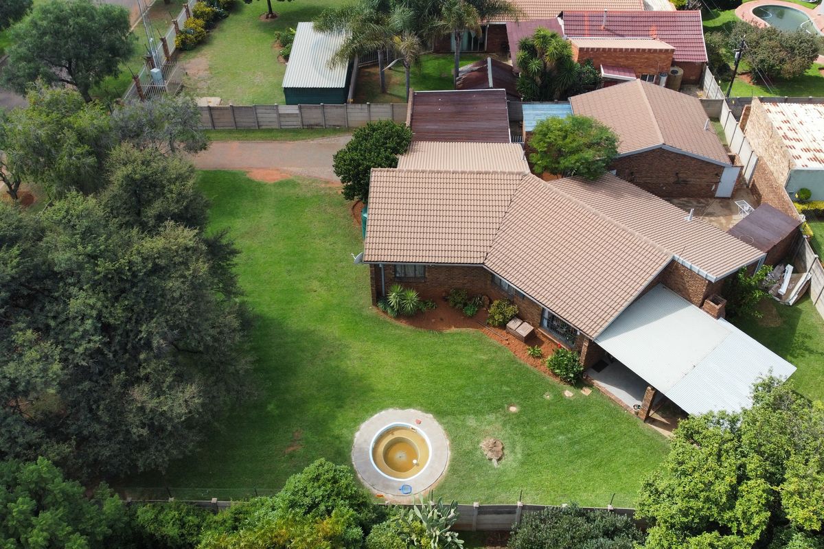 PREMIUM RESIDENTIAL OPPORTUNITY: DUAL-LIVING EXCELLENCE IN REYNO RIDGE - Photo 2