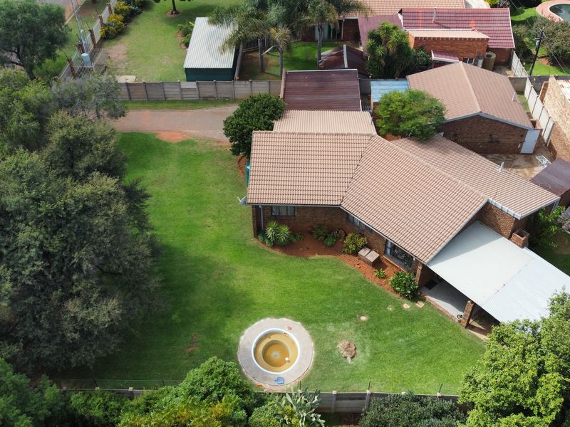 PREMIUM RESIDENTIAL OPPORTUNITY: DUAL-LIVING EXCELLENCE IN REYNO RIDGE - Photo 2