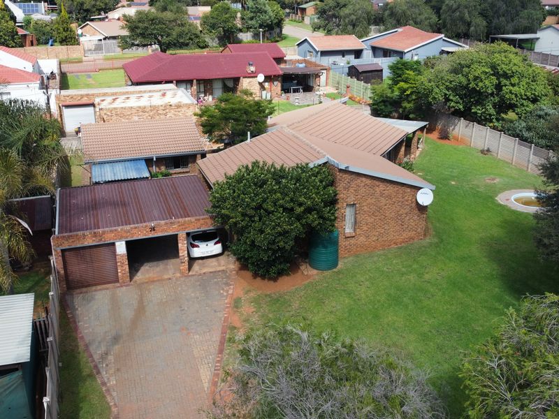 PREMIUM RESIDENTIAL OPPORTUNITY: DUAL-LIVING EXCELLENCE IN REYNO RIDGE - Photo 3