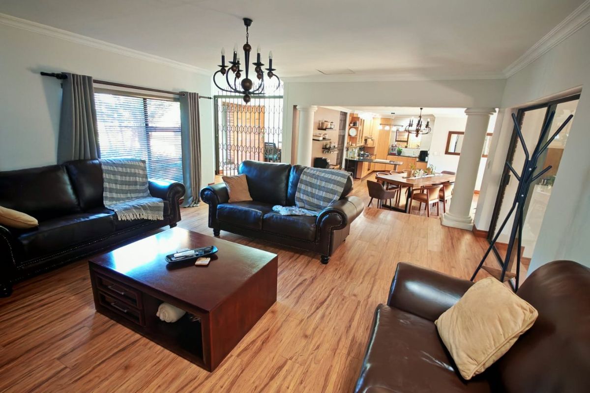 Stunning 3 Bedroom Family Home for Sale! - Photo 4