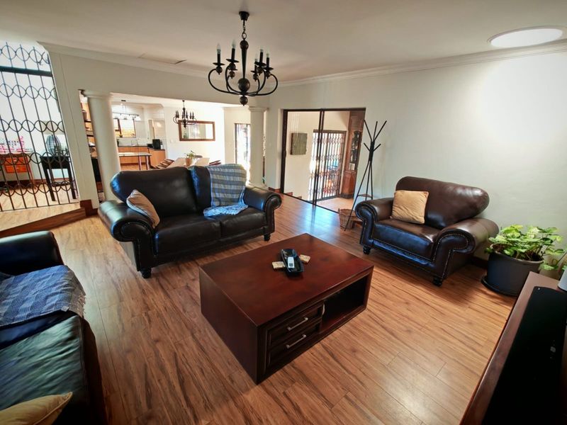 Stunning 3 Bedroom Family Home for Sale! - Photo 9