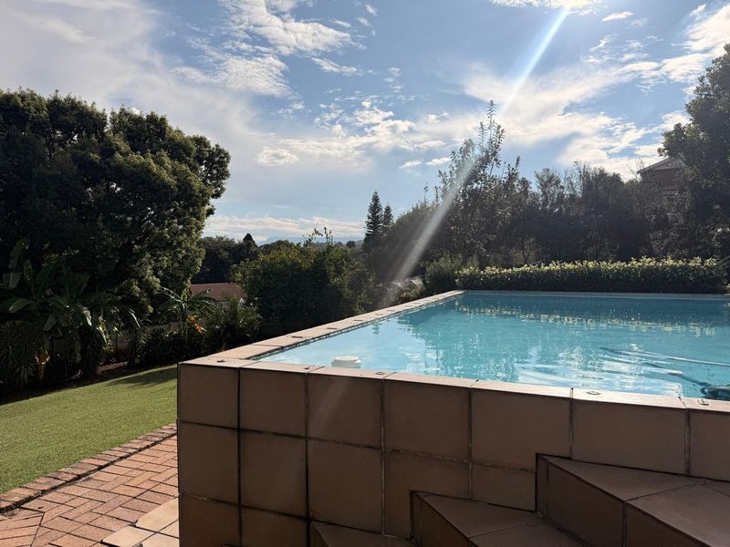 4 Bedroom home in Signal Hill - Photo 3