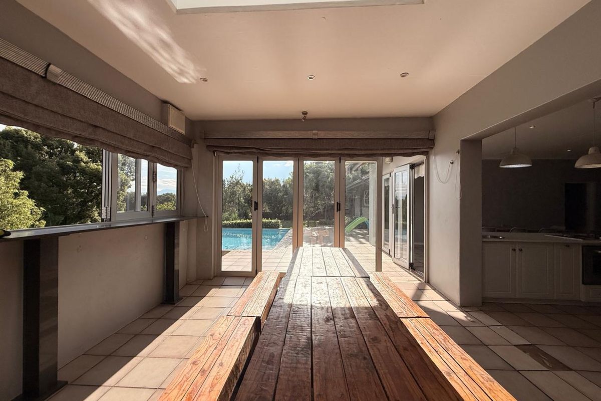 4 Bedroom home in Signal Hill - Photo 4