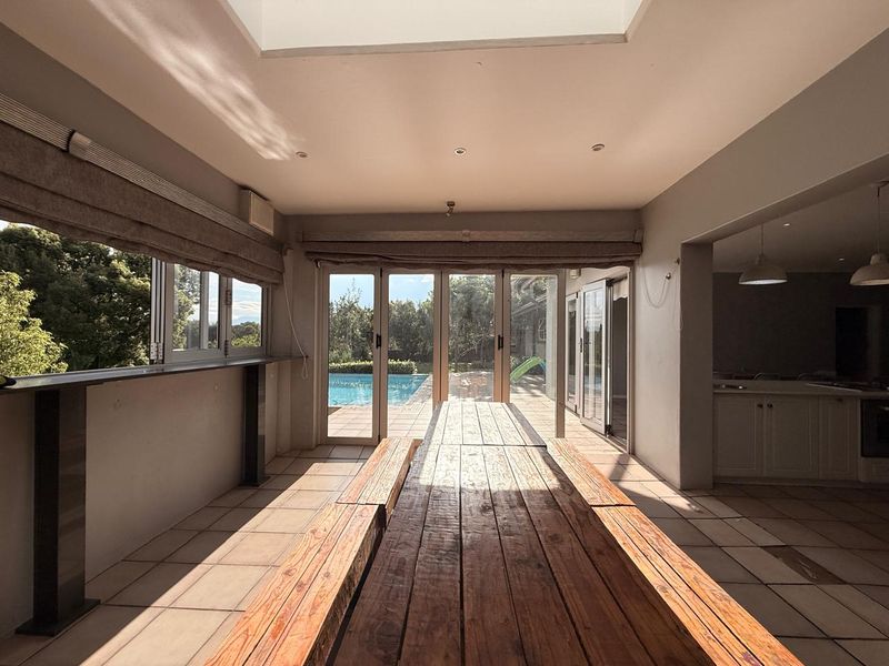 4 Bedroom home in Signal Hill - Photo 4