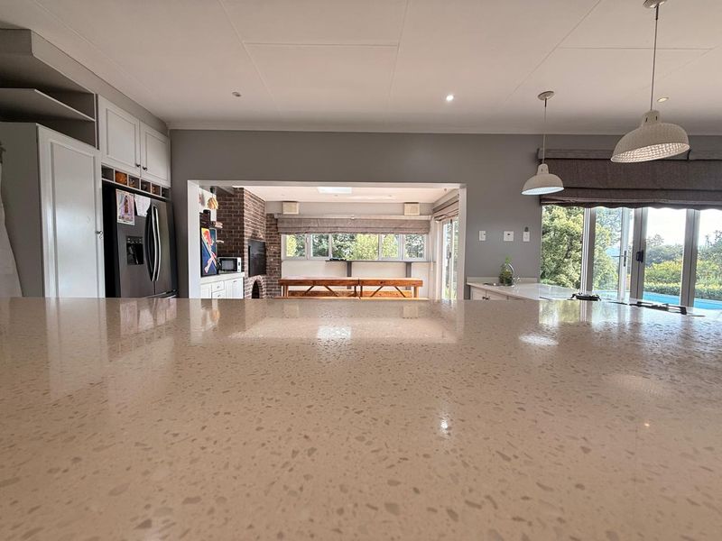 4 Bedroom home in Signal Hill - Photo 10