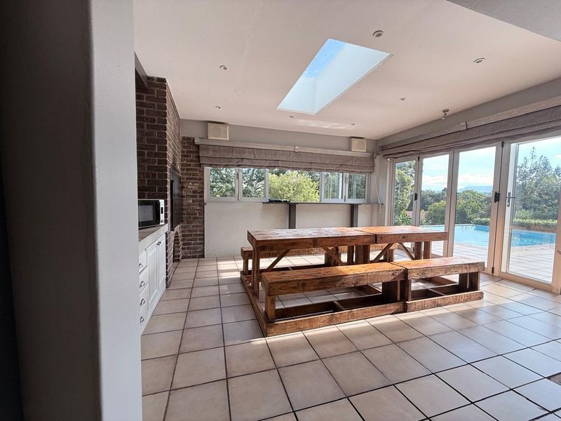 4 Bedroom home in Signal Hill - Photo 6