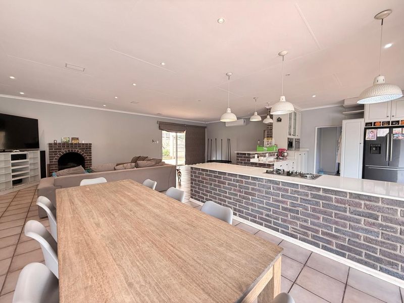 4 Bedroom home in Signal Hill - Photo 7