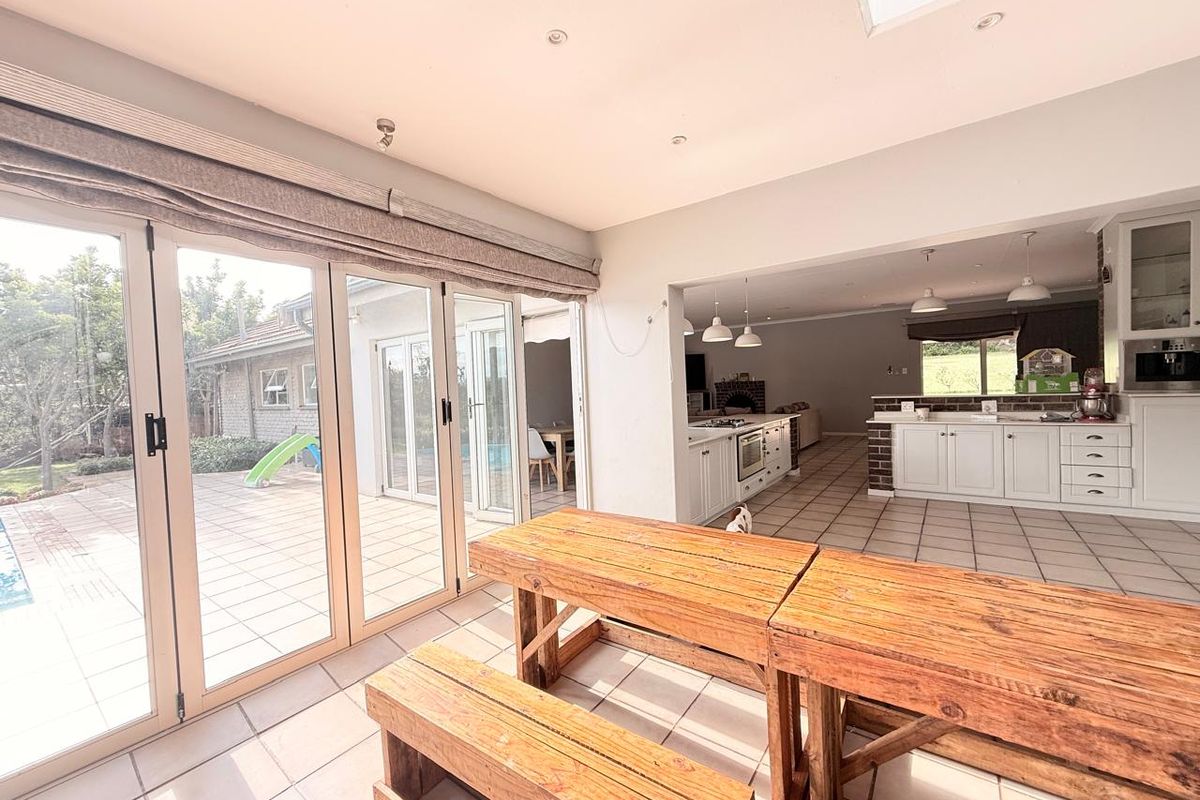 4 Bedroom home in Signal Hill - Photo 5