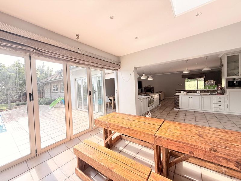 4 Bedroom home in Signal Hill - Photo 5