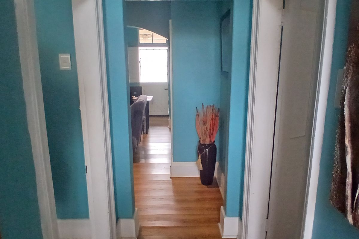 Neat move in ready semi detached home. - Photo 3