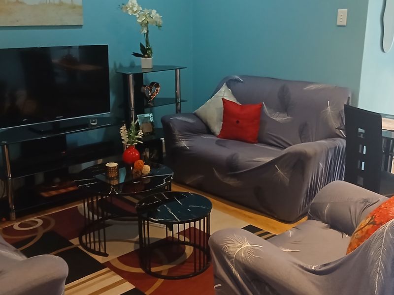 Neat move in ready semi detached home. - Photo 4
