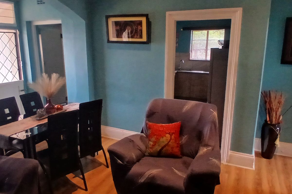 Neat move in ready semi detached home. - Photo 5