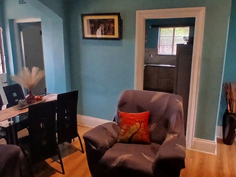 Neat move in ready semi detached home. - Photo 5
