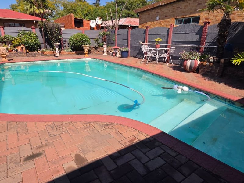 Spacious Family Home with Separate Flatlet in CE2 - Photo 8