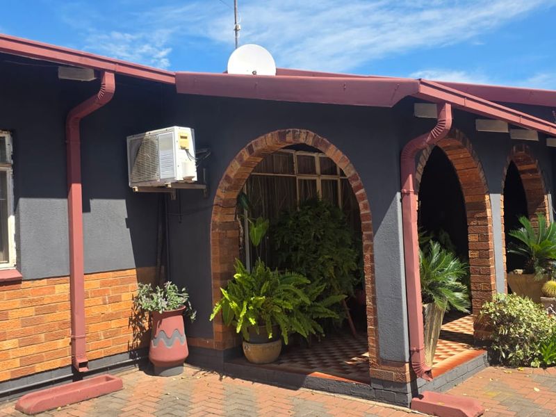 Spacious Family Home with Separate Flatlet in CE2 - Photo 7