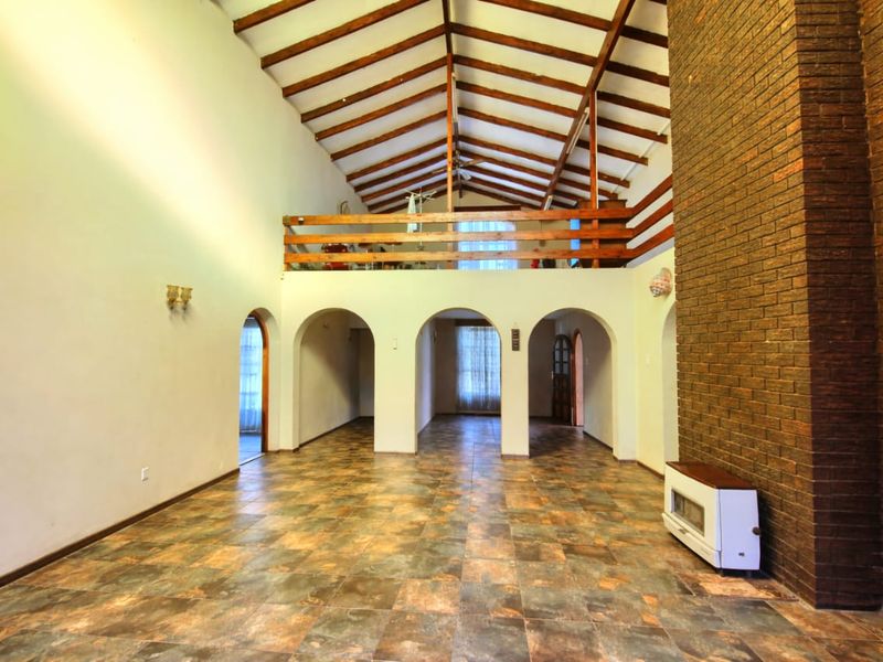 Modern, spacious family house for sale in a prime area in Sasolburg - Photo 6