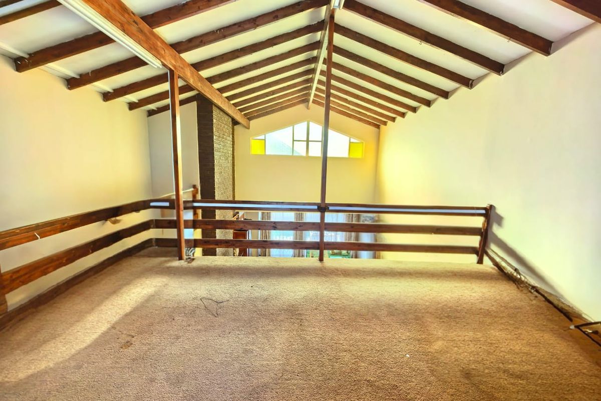 Modern, spacious family house for sale in a prime area in Sasolburg - Photo 5