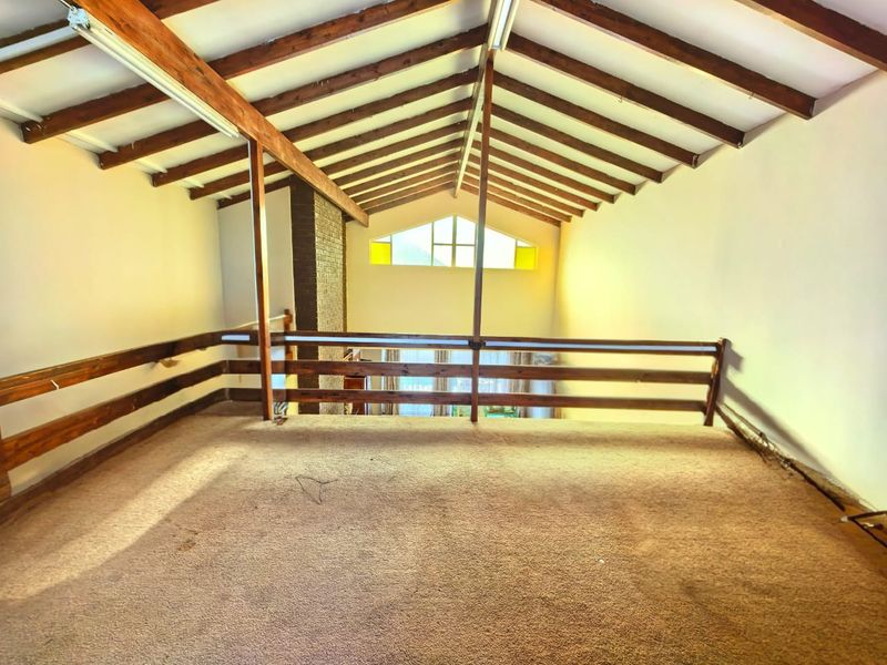 Modern, spacious family house for sale in a prime area in Sasolburg - Photo 5