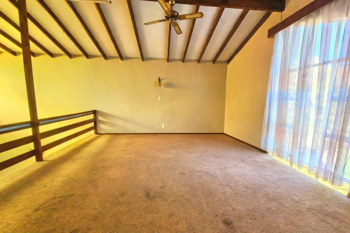 Modern, spacious family house for sale in a prime area in Sasolburg - Photo 4