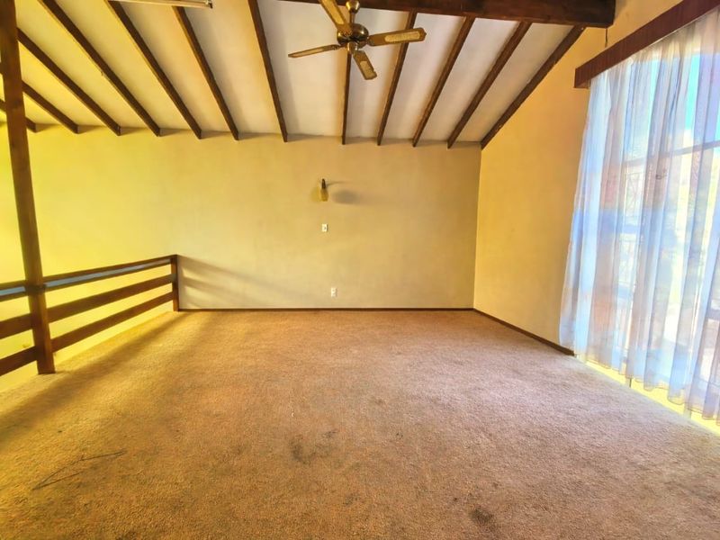 Modern, spacious family house for sale in a prime area in Sasolburg - Photo 4